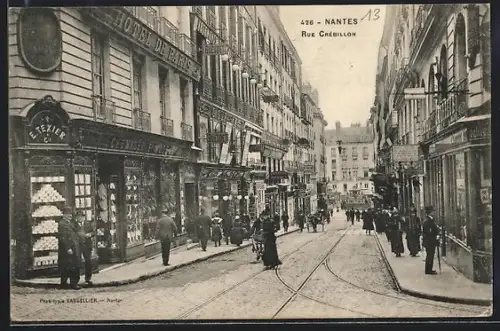 AK Nantes, Rue Crébillon animée avec passants et commerces animés