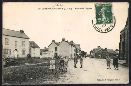 AK Guenrouet-Grace /L.-Inf., Place de l`Église avec habitants sur la place