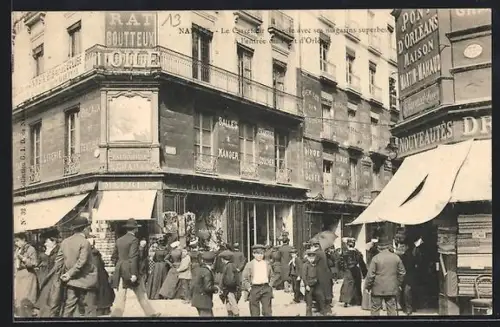 AK Nantes, Le Carrefour Casserie avec ses magasins superbes et la foule animée