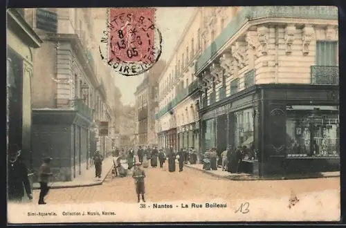 AK Nantes, La Rue Boileau animée avec passants et boutiques