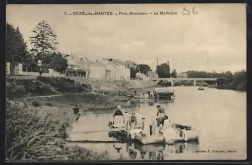 AK Rezé-lès-Nantes, Pont-Rousseau, La Morinière, scène de rivière avec radeaux et bâtiments en arrière-plan