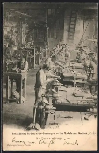 AK Nantes, Pensionnat St-Louis-de-Gonzague, La Madeleine, élèves en atelier de menuiserie