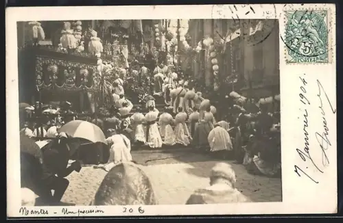 AK Nantes, Procession religieuse sur les escaliers ornés de fleurs et de guirlandes