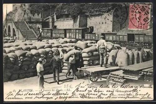 AK Nantes, Chargement des sacs le long des quais