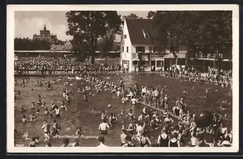AK Augsburg, reges Treiben im Familienbad