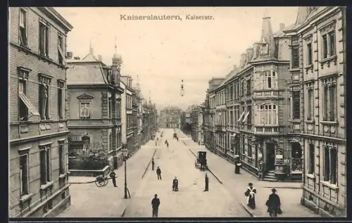 AK Kaiserslautern, Kaiserstrasse mit Passanten