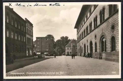 AK Kaiserslautern, Fruchthallstrasse mit Denkmal der 23er