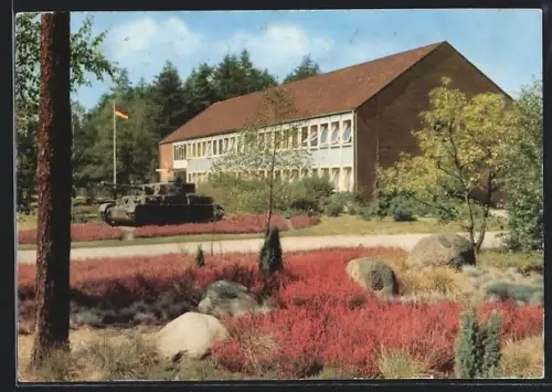 AK Munster /Lüneb. Heide, Kampftruppenschule Kdo-Stab mit Panzer