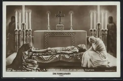 AK Die Nibelungen I. Teil, Kriemhild und Brunhild an der Leiche Siegfrieds, Altar