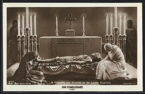 AK Die Nibelungen I. Teil, Kriemhild und Brunhild an der Leiche Siegfrieds, Altar
