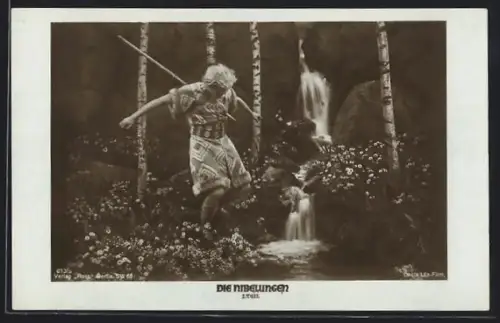 AK Die Nibelungen, Mann mit Speer in der Brust