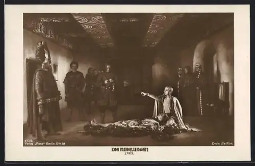 AK Ufa-Film Die Nibelungen 1.Teil, Siegfrieds Tod, Kriemhild beschuldigt Hagen des Mordes