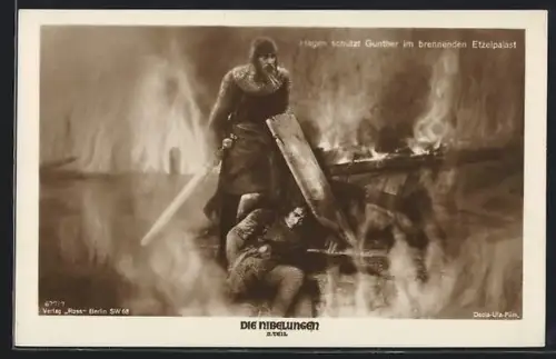 AK Film Die Nibelungen, Hagen schützt Gunther im brennenden Etzelpalast