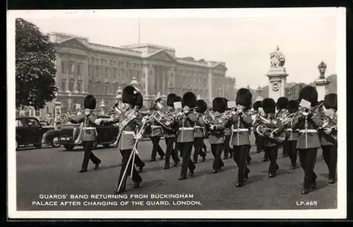 AK London, Guards` Band returning from Buckingham Palace after changing of the Guard