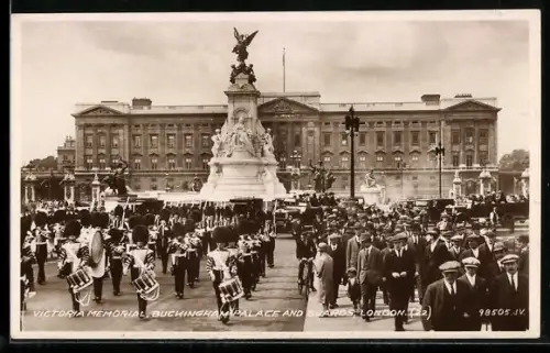 AK London, Victoria Memorial, Buckingham Palace and Guards