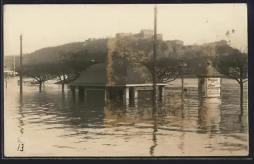 Foto-AK Koblenz, Strassenpartie bei Hochwasser