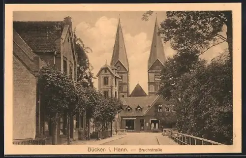 AK Bücken i. Hann., Bruchstrasse mit Kirche