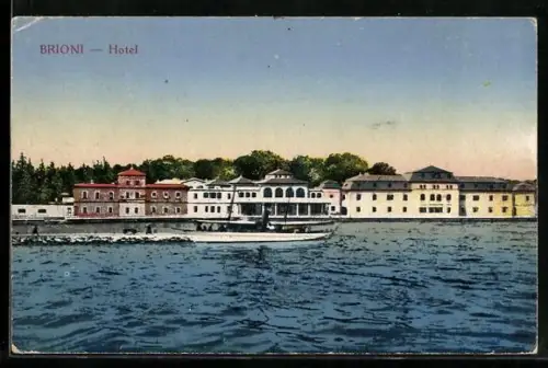AK Brioni, Hotel mit Boot