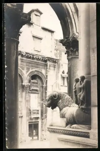 AK Split, Blick auf Fasade und Portal