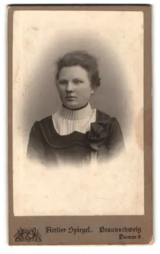 Fotografie Atelier Spiegel, Braunschweig, Damm 9, Porträt einer jungen Frau
