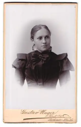 Fotografie Gustav Unger, Forst, Berlinerstrasse 25, Porträt einer jungen Frau