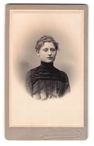 Fotografie Paul Bark, Frankenhausen /Kyffh., Porträt einer jungen Dame