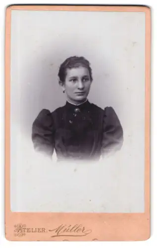 Fotografie Moritz Müller, Rochlitz, Obere Gärtnerstrasse, Porträt einer jungen Frau