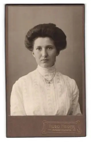 Fotografie Hugo Heider, Marktredwitz, Porträt einer eleganten Dame