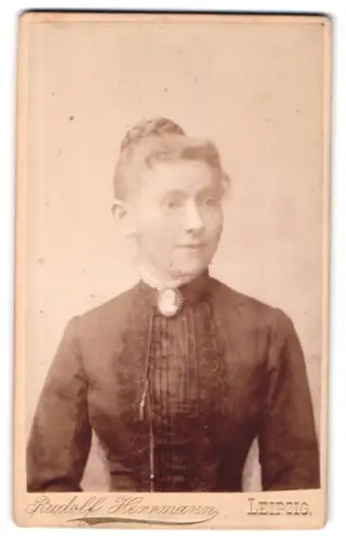 Fotografie Rudolf Herrmann, Leipzig, Wintergartenstrasse 9, Porträt einer Frau