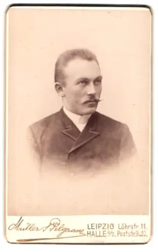 Fotografie Müller & Pilgram, Leipzig, Löhrstr. 11, Porträt eines Mannes mit Schnurrbart