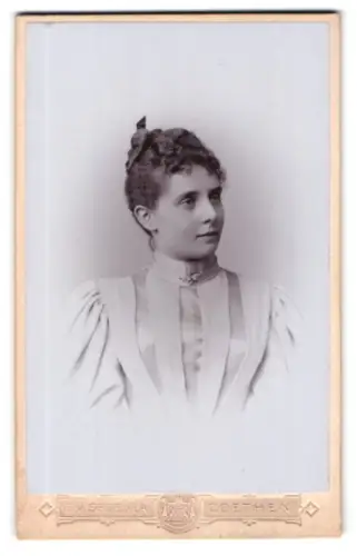 Fotografie Ed. von Spoenla, Cöthen, Leopoldstrasse 9, Porträt einer Dame