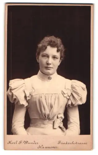 Fotografie Karl F. Wunder, Hannover, Friedrichstrasse, Porträt einer jungen Frau