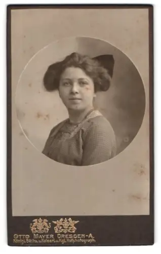 Fotografie Otto Mayer, Dresden, Pragerstrasse 38, Porträt einer jungen Frau