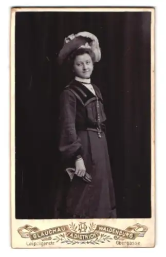 Fotografie Alwin Dietrich, Glauchau, Leipzigerstr., Frau mit elegantem Hut