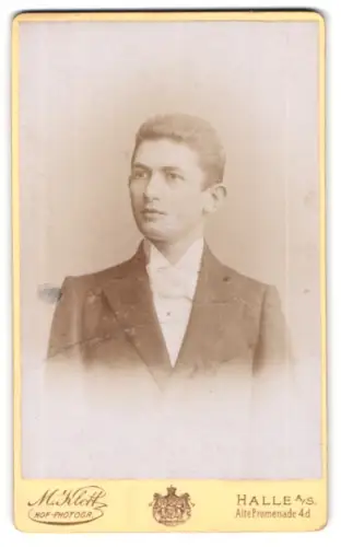 Fotografie M. Klett, Halle a.S., Alte Promenade 4d, Porträt eines jungen Mannes