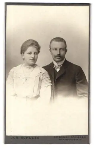 Fotografie Jos. Schulze, Dresden-Striesen, Wartburgstrasse 10, Porträt eines Paares
