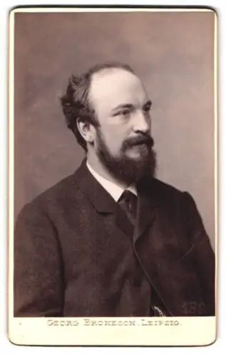 Fotografie Georg Brokesch, Leipzig, Zeitzerstrasse 2, Porträt eines Herrn mit Bart