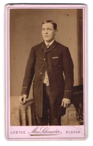 Fotografie Max Schneider, Löbtau-Dresden, Wilsdrufferstrasse 47, Eleganter Herr im Anzug