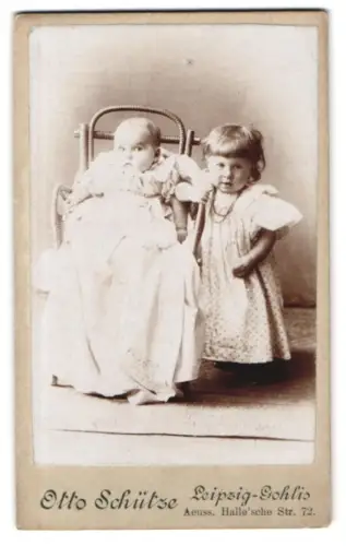 Fotografie Otto Schütze, Leipzig-Gohlis, Halle`sche Str. 72, Zwei Kinder in eleganter Pose