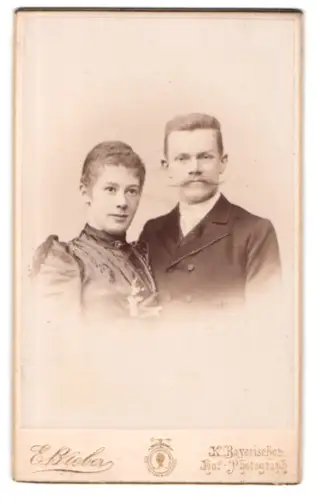 Fotografie E. Bieber, Hamburg, Neuer Jungfernstieg 20, Porträt eines Paares