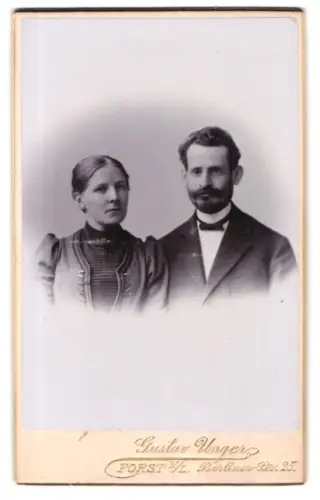 Fotografie Gustav Unger, Forst, Berliner Str. 25, Paarporträt im klassischen Stil