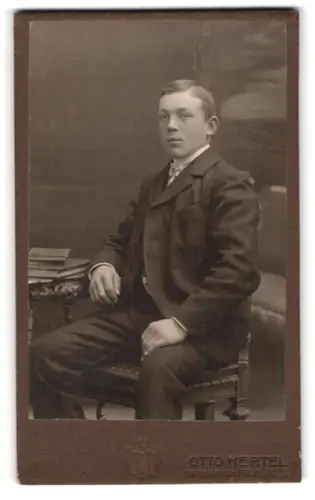 Fotografie Otto Hertel, Freiberg, Erbische Str. 11, Porträt eines jungen Mannes