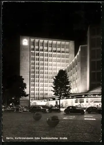 AK Berlin, Partie am Kurfürstendamm Ecke Joachimsthaler Strasse bei Nacht