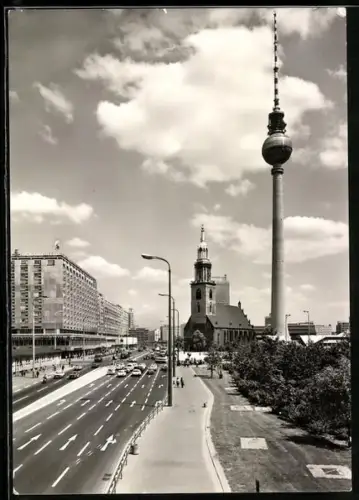 AK Berlin, Fernseh- und UKW-Turm mit Marienkirche und Parkanlage