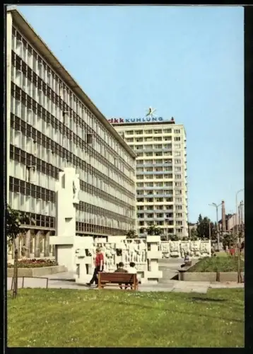 AK Karl-Marx-Stadt, Blick in die Karl-Marx-Allee mit Stelen, Lobgedichte