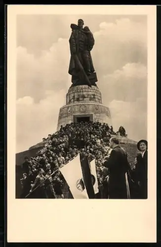 AK Berlin-Treptow, Festlichkeiten am Sowjetehrenmal