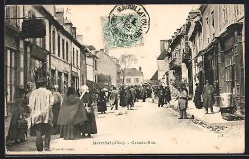 AK Marcillat /Allier, Grande-Rue animée avec passants et boutiques