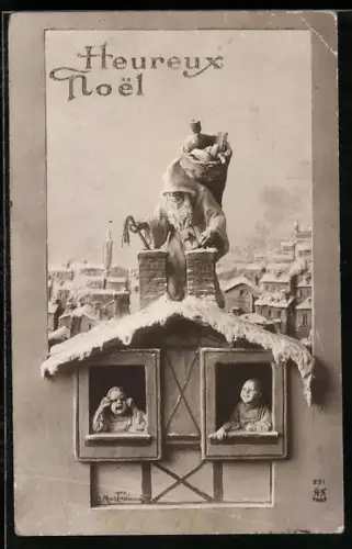 Künstler-AK Domenico Mastroianni: Weihnachtsmann steht auf dem Dach eines Hauses, Kinder freuen sich und weinen