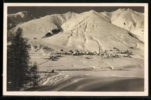 AK Zuoz, Blick auf Ort mit Berglandschaft im Winter