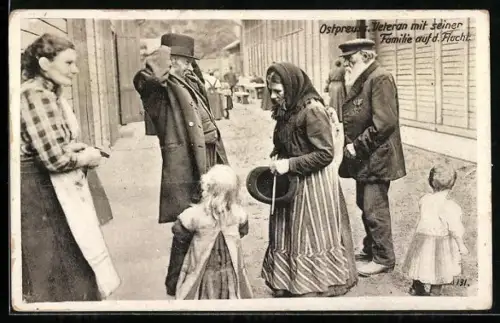 AK Ostpreuss. Veteran mit seiner Familie auf der Flucht